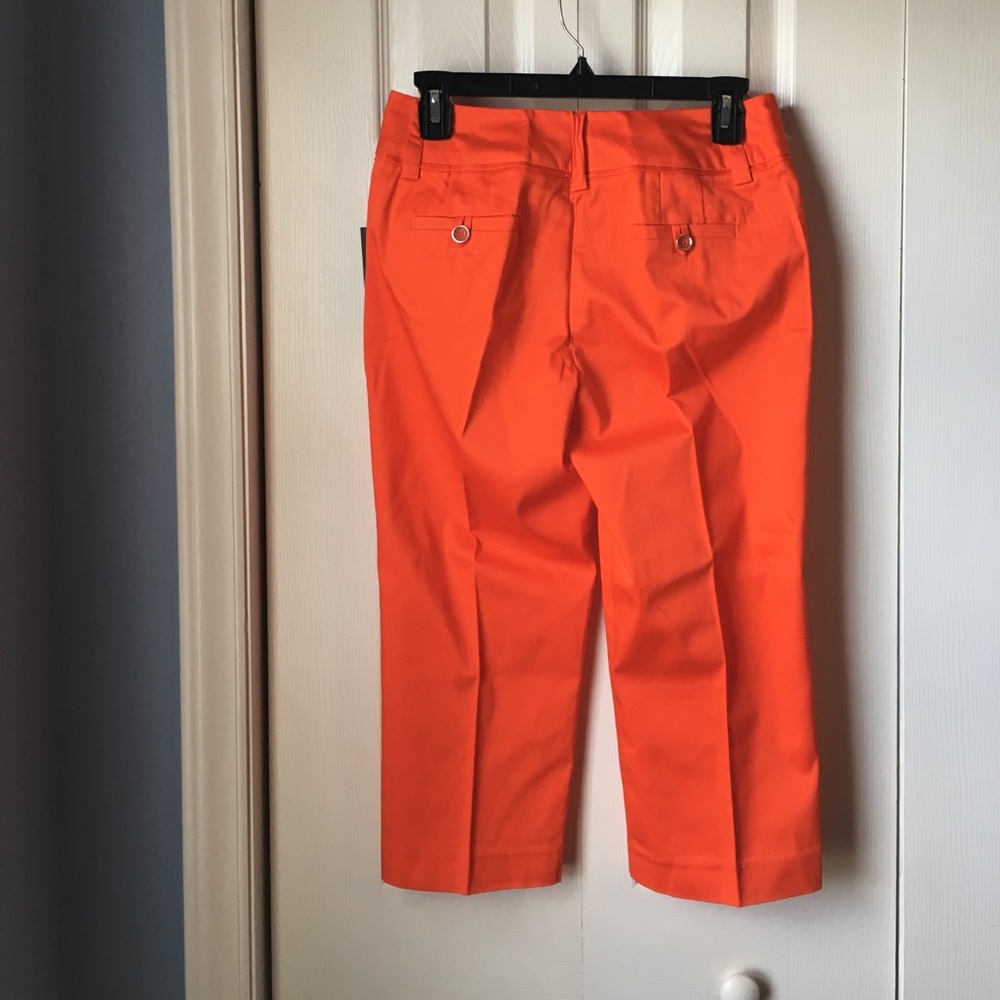 New Directions Petite Capri Pants - Picture 2 of 4